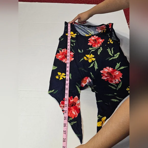 Magazine Flower Tank Top - Picture 10 of 11